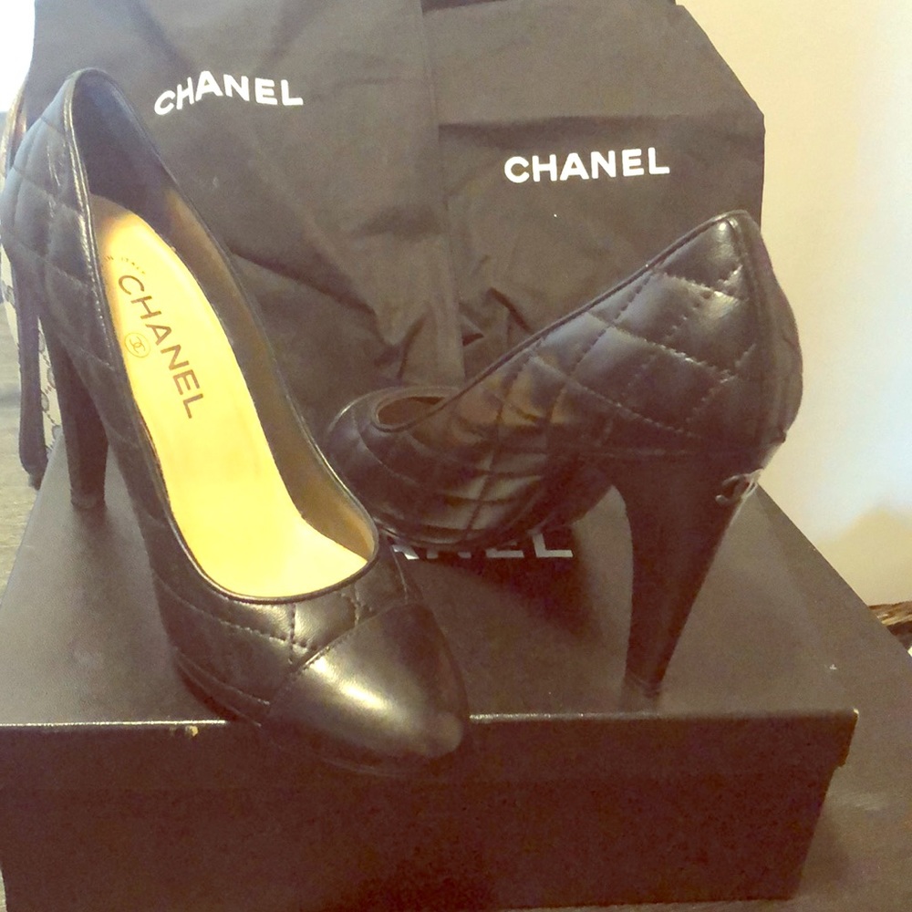 CHANEL PUMPS